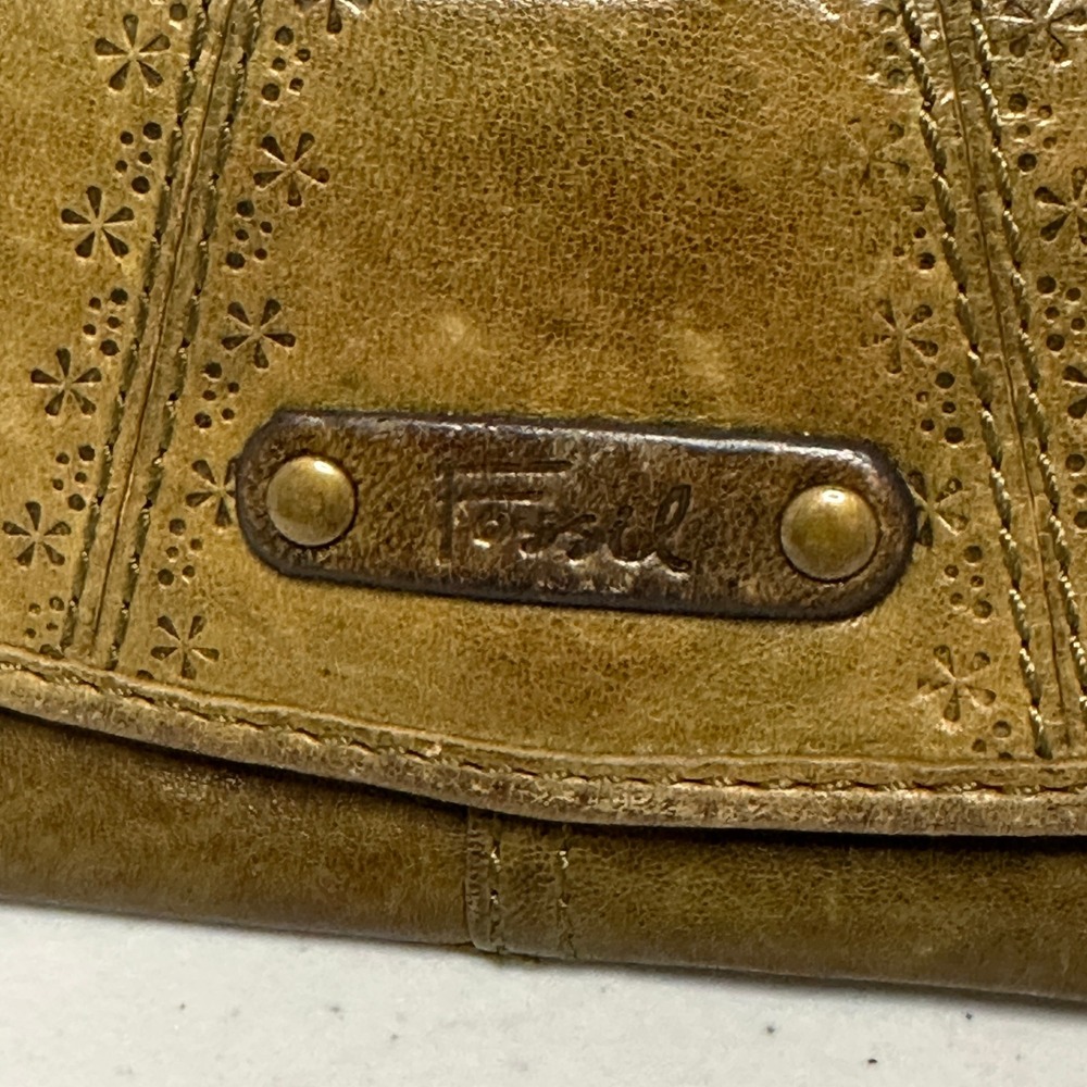 Vintage Fossil Talita Flap Clutch Wallet Olive Green Embossed Floral Leather